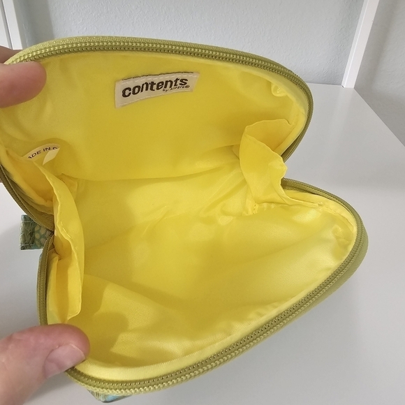 ๐ 4 for $25 ๐ CONTENTS BY ALLEGRO PINEAPPLE MAKEUP TRAVEL BAG - Picture 2 of 7